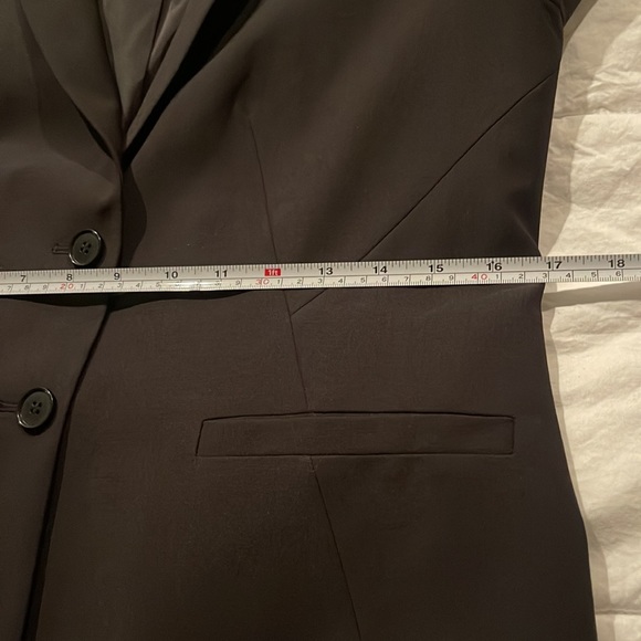 Ann Taylor Wool Blend 2 Front Button 2 Pocket Black Blazer size 6 - Picture 14 of 15